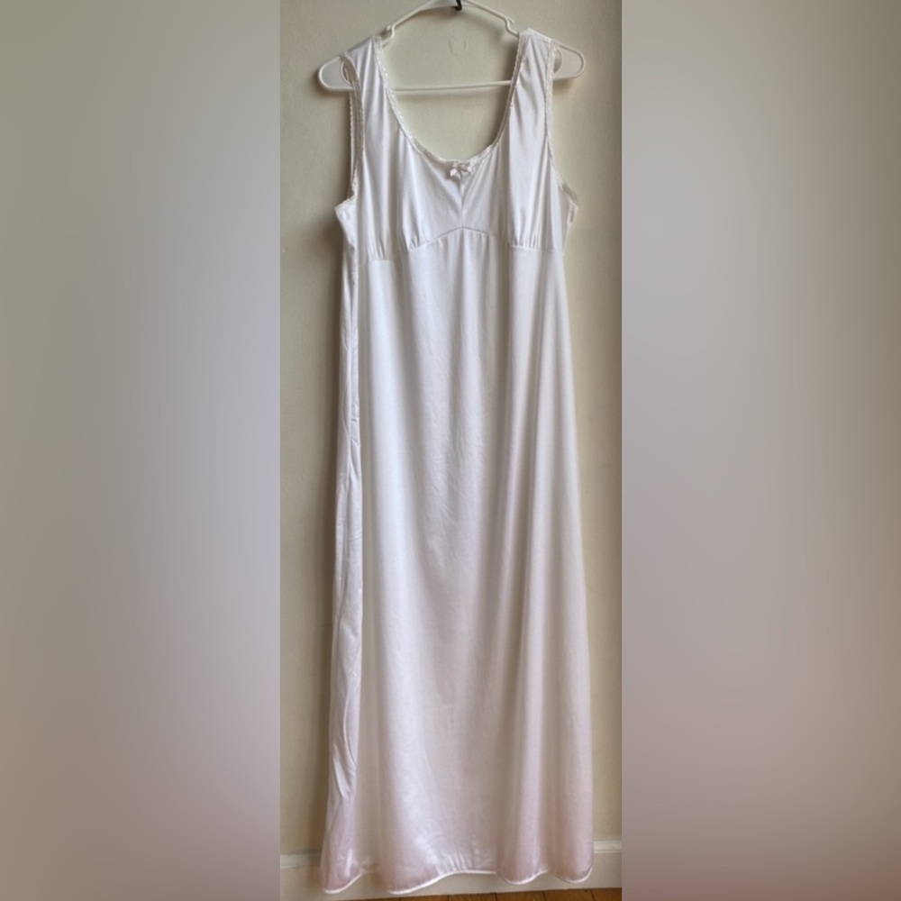 Vintage Long White Slip - California Dynasty - Size M - 100% Nylon